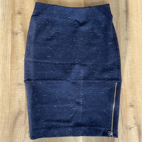 Aritzia bodycon skirt - Picture 1 of 3